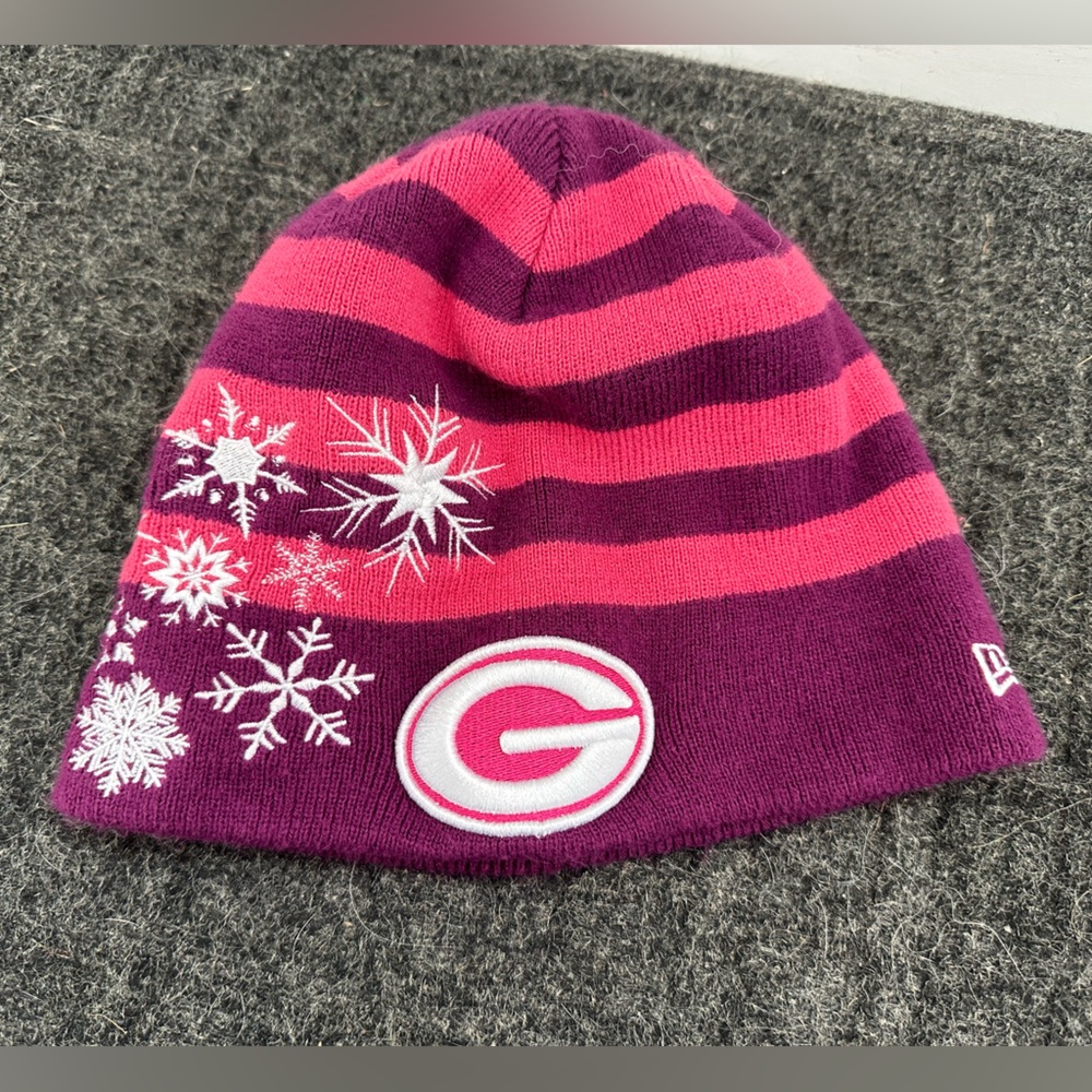 Women’s Green Bay beanie with snowflake design